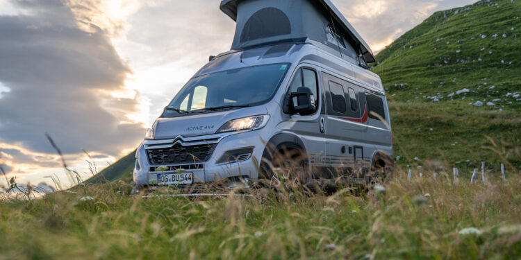 Bürstner sostiene il professionista del parapendio Ondrej Prochazka al Red Bull X Alps
