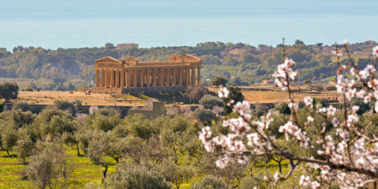 Sicilia, un itinerario archeologico tra mare e letteratura sulla Costa del Mito