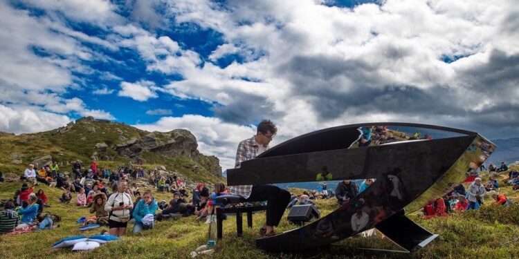 Outdoor Mountain Concert: domenica 9 in Valle Intelvi (CO) arriva il pianista Alessandro Martire