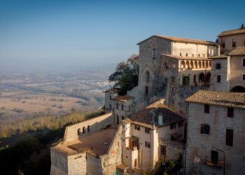 Sabato 5 agosto a Todi (PG) “I Firmamenti del vino, dell’arte e delle stelle”