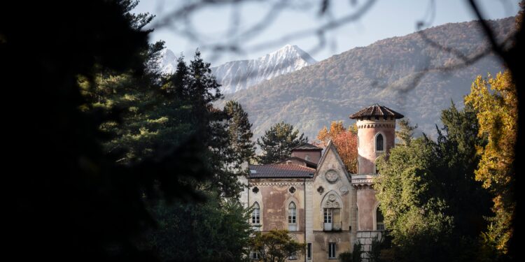 La magia del foliage: autunno al Castello di Miradolo (TO)