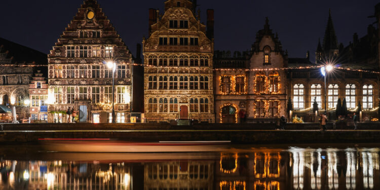 Un inverno di luci in Belgio: dal 31 gennaio al 4 febbraio a Gent torna il Light Festival