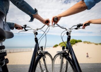 In bicicletta lungo le strade della costa fiamminga