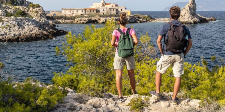 Il fine settimana di Pasqua all’Isola d’Elba e a Pianosa con trekking, mostre, immersioni e tanta natura