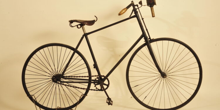 Torre del Lago (LU) festeggia la tappa del Giro d’Italia con una mostra dedicata a Puccini