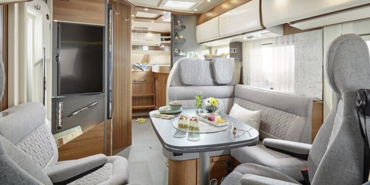 Carthago vi invita a scoprire le caratteristiche del nuovo C-Tourer I/T 145 RB LE disponibile sul commercio