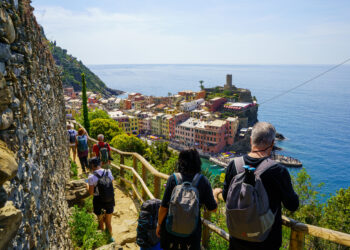 Alle Cinque Terre al via il festival culturale e letterario “Un mare di discorsi”