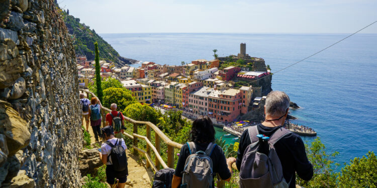 Alle Cinque Terre al via il festival culturale e letterario “Un mare di discorsi”