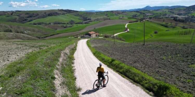 Dal 21 al 23 giugno nelle Marche arriva W! Il Festival delle Cicliste per caso