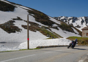 In moto tra i sentieri di La Thuile, alla scoperta delle bellezze della Vallée