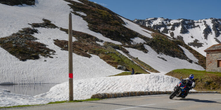 In moto tra i sentieri di La Thuile, alla scoperta delle bellezze della Vallée