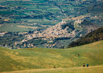 Il 13 e 14 luglio ad Assisi arriva “Ascesa al Monte”, un cammino tra meditazione, musica e natura