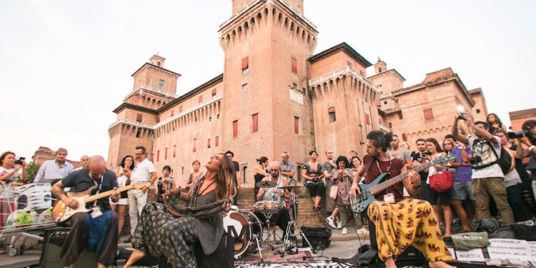 Dal 21 al 25 agosto a Ferrara torna il festival internazionale dei musicisti di strada