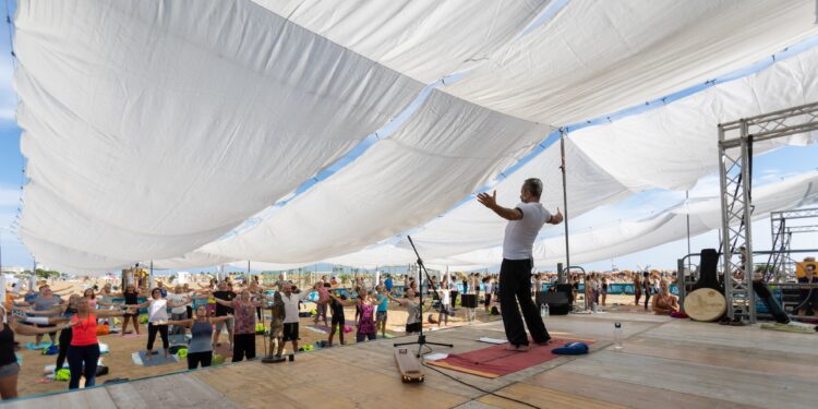 Dal 13 al 15 settembre Bibione Olistic Festival, lo yoga contro lo stress da rientro