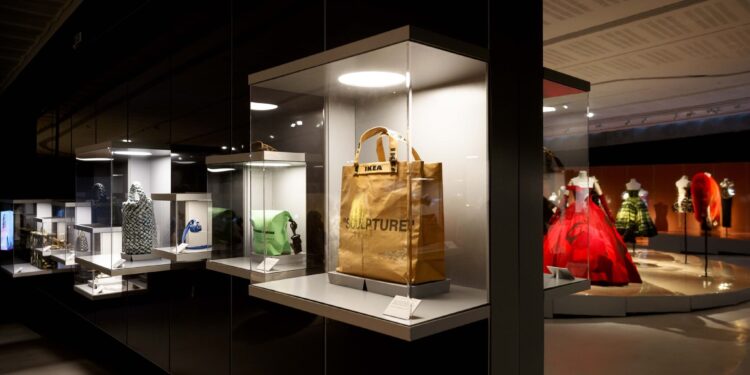 “Memorabile. Ipermoda”: al MAXXI di Roma torna la moda nella sua forma d’arte