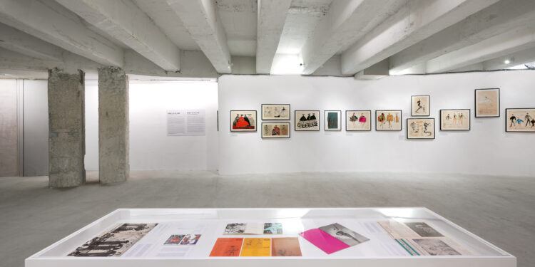 “En Scène, Yves Saint Laurent”: a Roma una mostra dedicata allo stilista francese