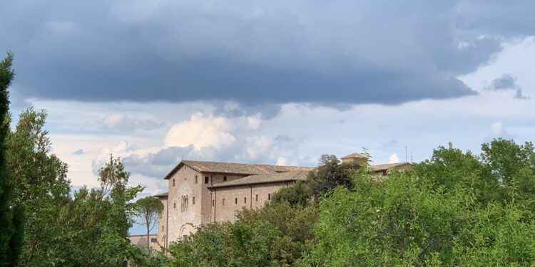 “Passeggiate & buon gusto”: dal 5 aprile escursioni tra natura, cultura ed enogastronomia in Umbria