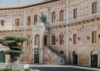 Rinascimento e McCurry: a Palazzo dei Priori di Fermo continuano due mostre di primo piano