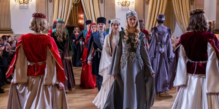 A Roma sfilano gli abiti azerbaigiani