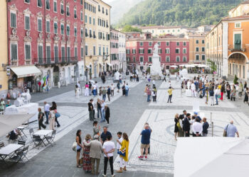 Carrara, tra le Alpi e il mare c’è una città in fermento