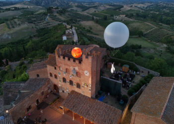 Mercantia 2025: dal 16 al 20 luglio a Certaldo (FI) cento palcoscenici tra musica, trampolieri e visioni