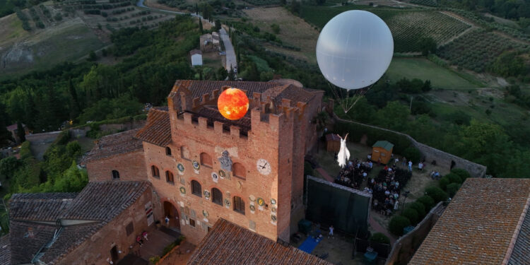 Mercantia 2025: dal 16 al 20 luglio a Certaldo (FI) cento palcoscenici tra musica, trampolieri e visioni