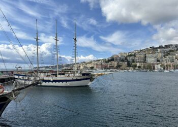 “Vedi Napoli d’estate e poi torni”: 38 idee alla scoperta della città tra mare e misteri