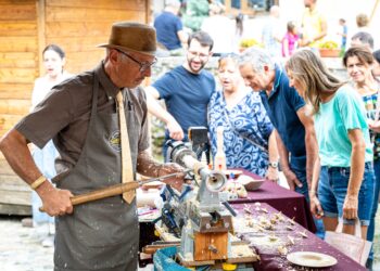In Carnia domenica 7 settembre la Magia del Legno nel borgo di Sutrio (UD)