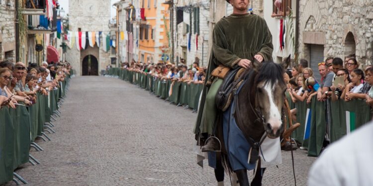 Atmosfere medievali dal 5 al 7 settembre a Serra Sant’Abbondio (PU) con il Palio della Rocca
