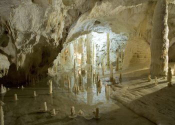 Le Grotte di Frasassi: la natura che incanta