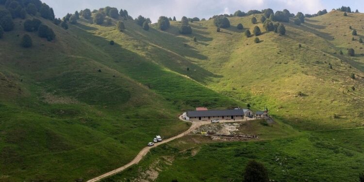 Il FAI apre al pubblico la malga di Monte Fontana Secca e Col de Spadaròt (BL)