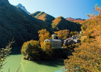 Il foliage in Toscana: in viaggio tra luci, foglie e borghi incantati