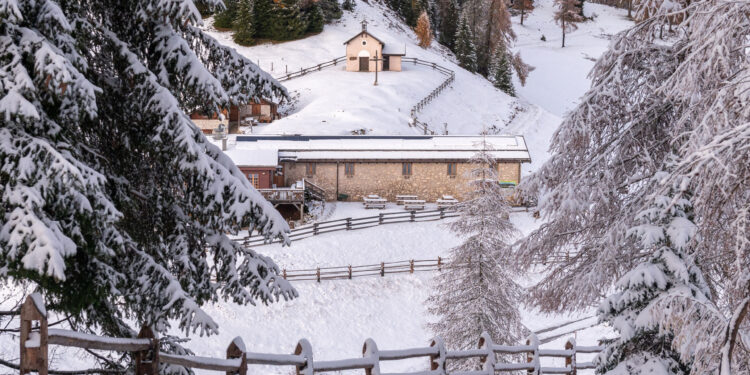 Val di Non d’inverno: un incanto nascosto tra masi e manieri fiabeschi
