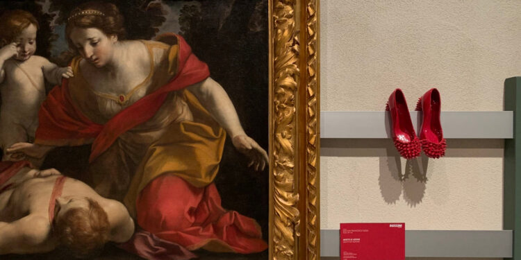 “Scarpette rosse in ceramica”: le Città della Ceramica aderiscono alla Giornata contro la violenza sulle donne