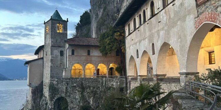 Natale e Capodanno all’Eremo di Santa Caterina del Sasso (VA)