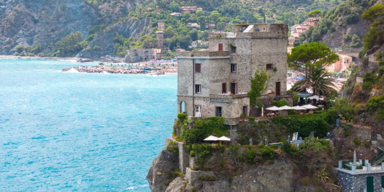 “Porto Venere, Cinque Terre e Isole”: cinque nuovi itinerari attorno a forti e castelli