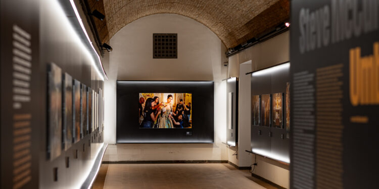 “Steve McCurry – Umbria”: fino al 6 maggio la grande mostra fotografica a Montefalco (PG)