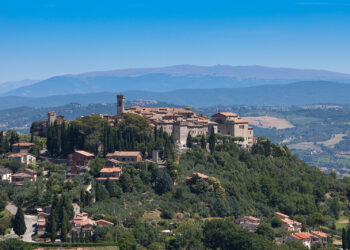 Monte Castello di Vibio (PG) accende l’arte: da febbraio otto cicli di residenze d’artista
