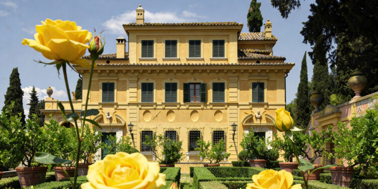 A Spello (PG) torna la festa delle rose: appuntamento a Villa Fidelia il 15, 16 e 17 maggio