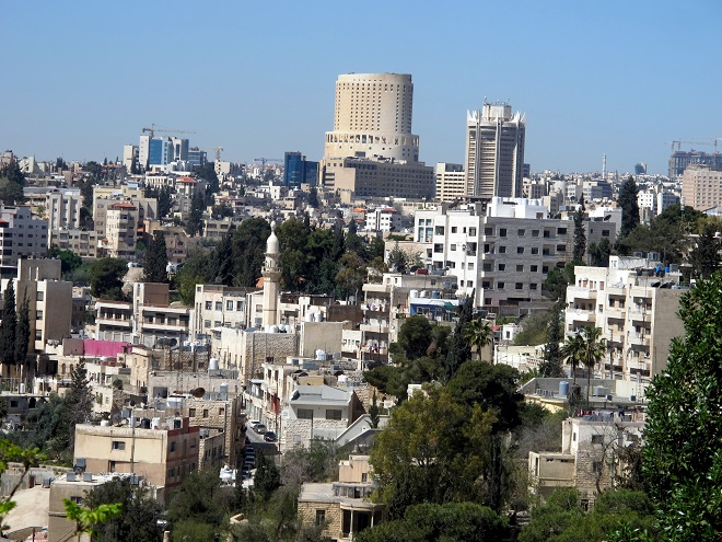 Amman nello sfondo svetta l' albergo Royal