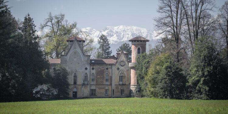 Castello di Miradolo, il parco e il camelieto: in primavera tanti appuntamenti nella natura