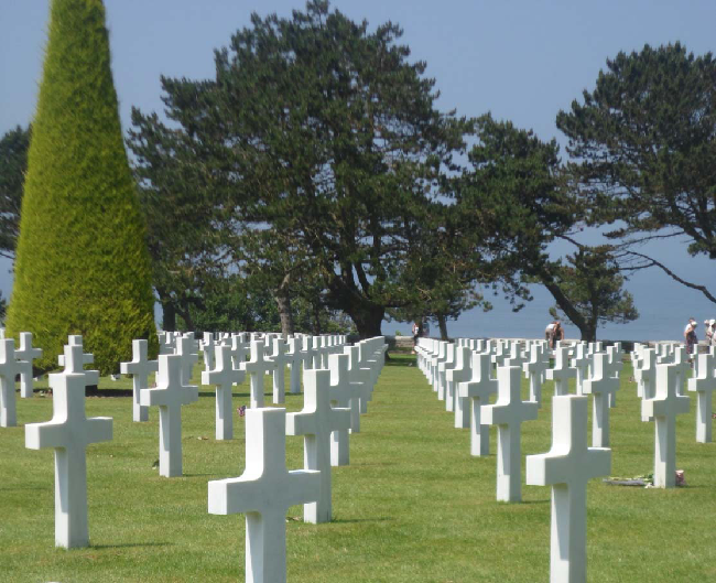 Croci bianche al cimitero militare americano a Colleville-sur-Mer Croci bianche al cimitero militare americano a Colleville-sur-Mer