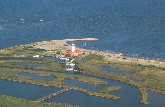 Faro di porto Corsini a Marina di Ravenna Faro di porto Corsini a Marina di Ravenna