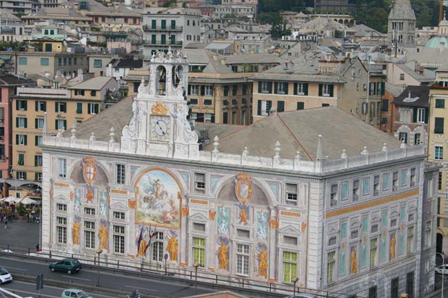 Genova: Palazzo San Giorgio con scorcio sulla città vecchia Genova: Palazzo San Giorgio con scorcio sulla città vecchia