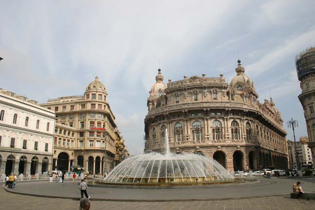 Genova: Piazza De Ferrari e Palazzo Della Borsa Genova: Piazza De Ferrari e Palazzo Della Borsa