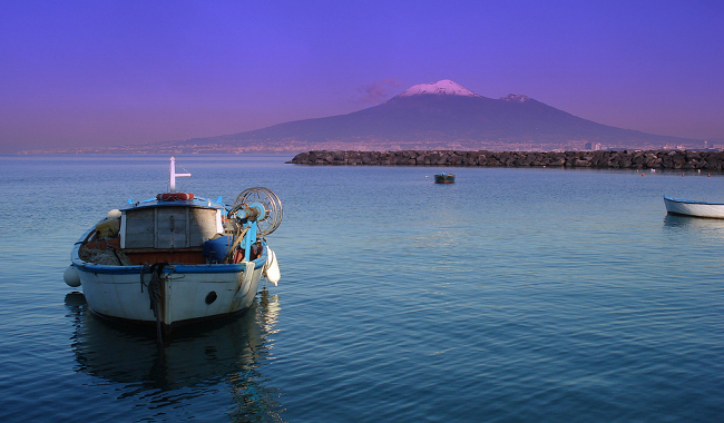 Golfo di Napoli con Vesuvio sullo sfondo Golfo di Napoli con Vesuvio sullo sfondo