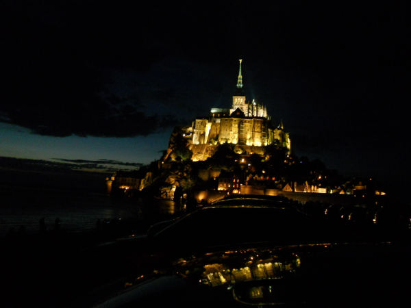Le Mont Saint Michel – vista notturna Le Mont Saint Michel – vista notturna