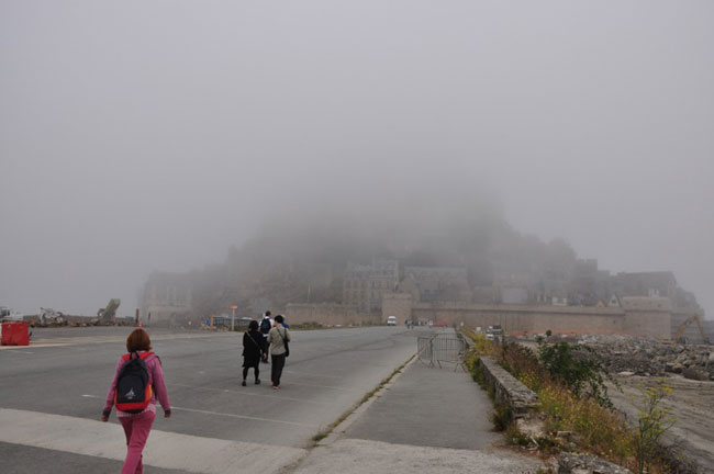 Mont St Michel con la nebbia - Bretagna in camper Mont St Michel con la nebbia - Bretagna in camper