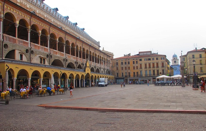 Padova Piazza delle erbe (1)