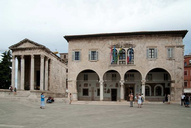 Palazzo municipale a Pola Palazzo municipale a Pola